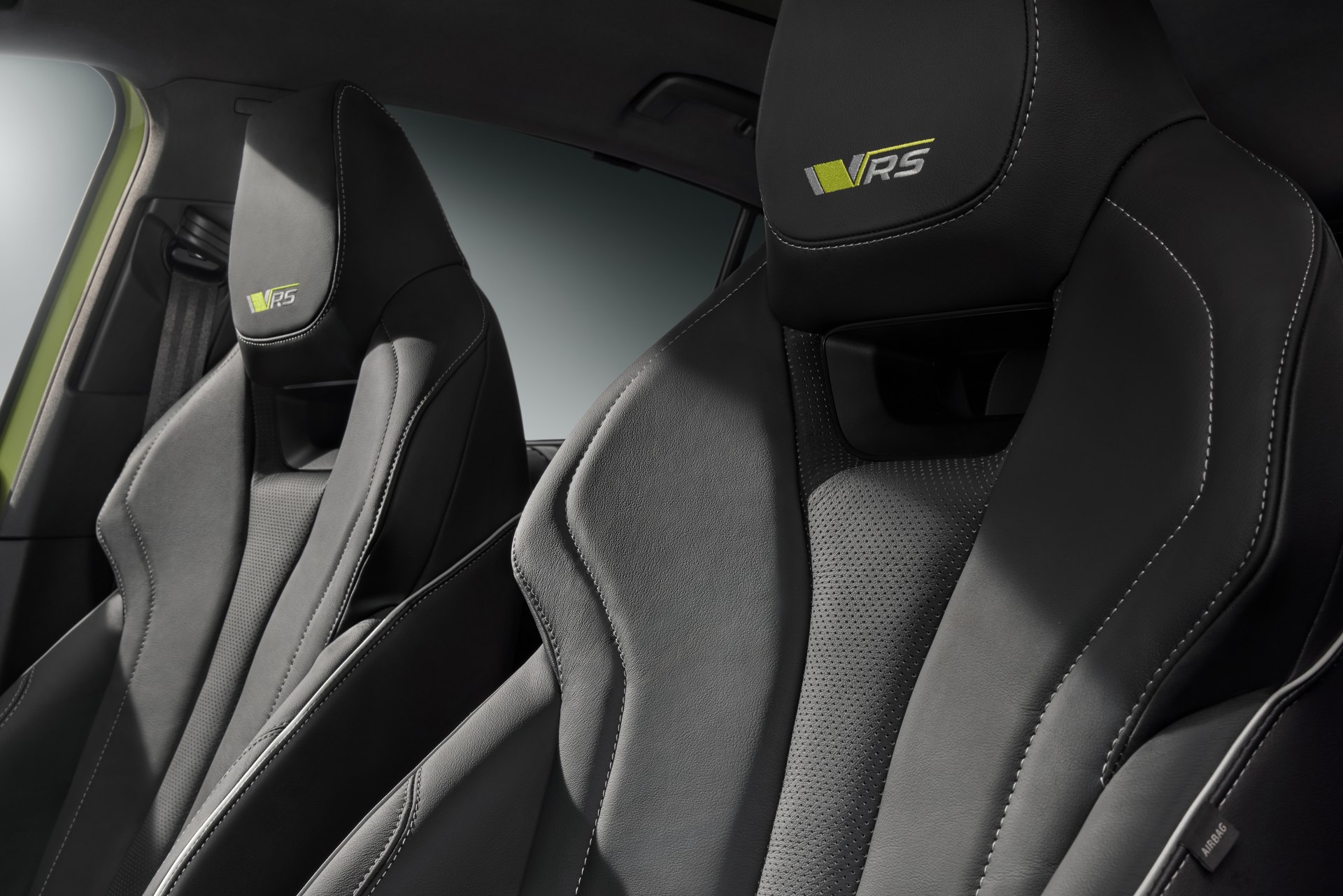 31_SKODA_ENYAQ_COUPE_RS_iV-1920x1281