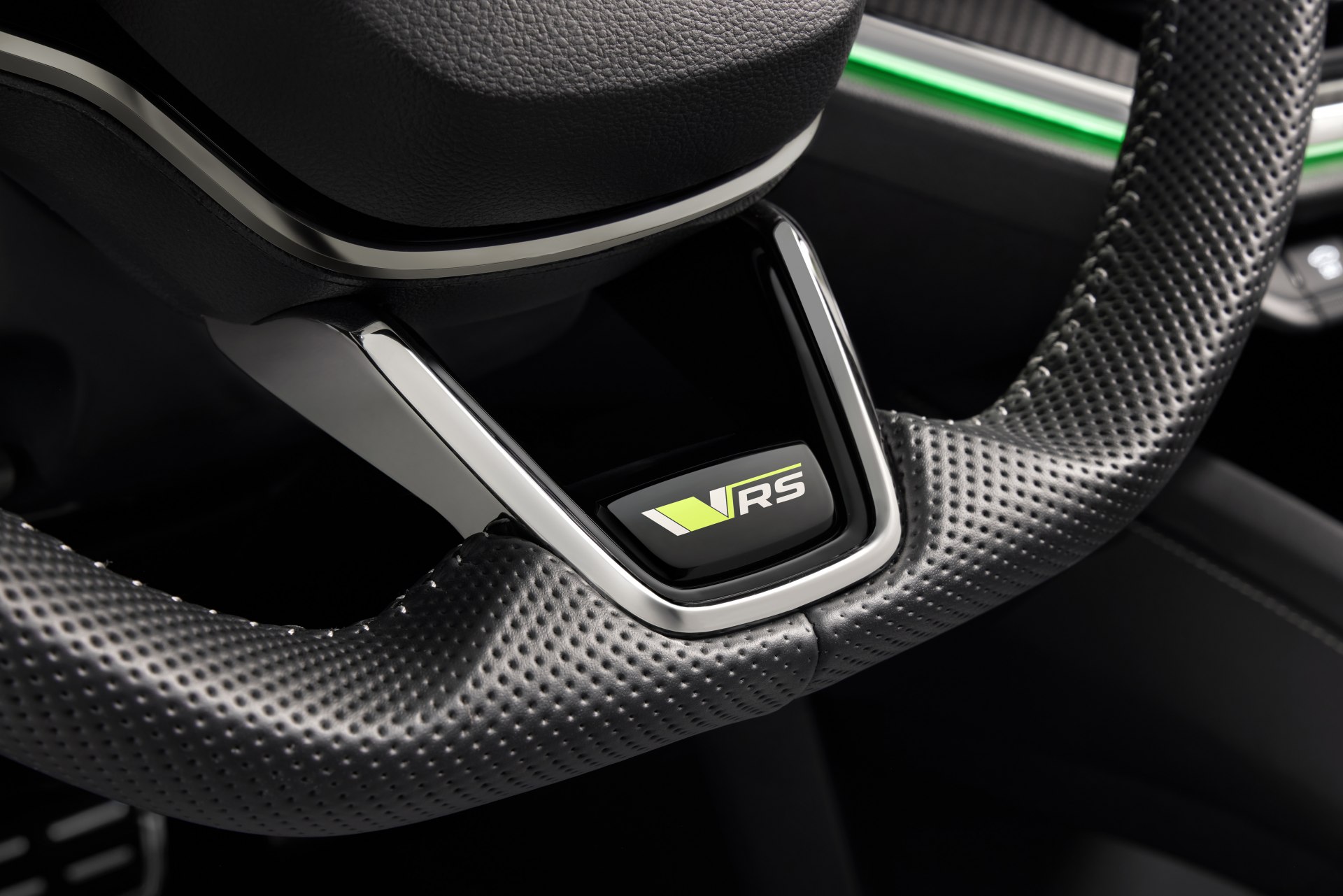 27_SKODA_ENYAQ_COUPE_RS_iV-1920x1281