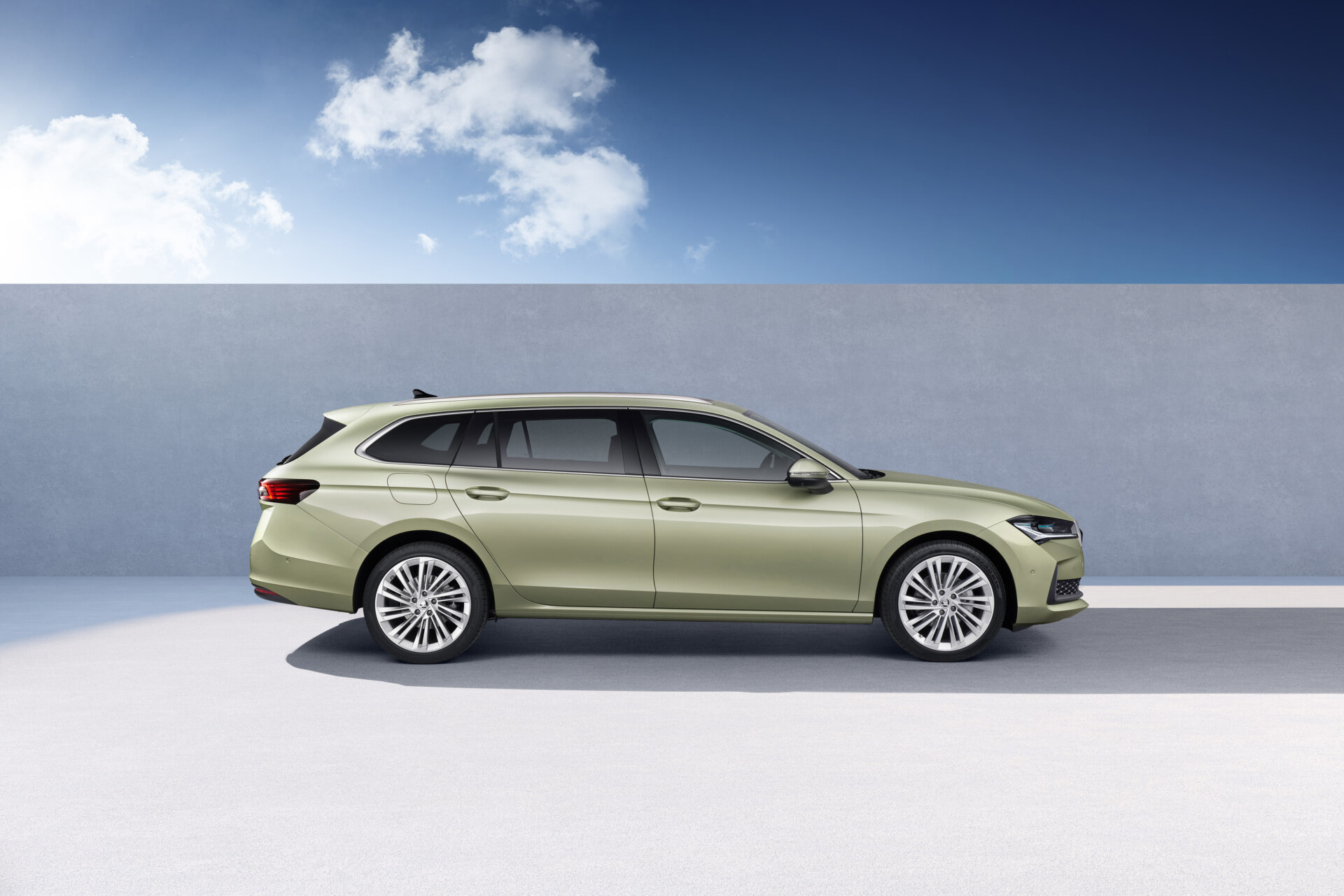 15_skoda_superb_combi_6b44d42e-1920x1281
