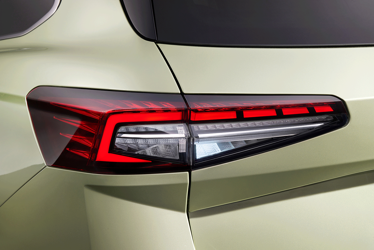 Skoda_Superb_Gif_Rear_lights_b76dce38