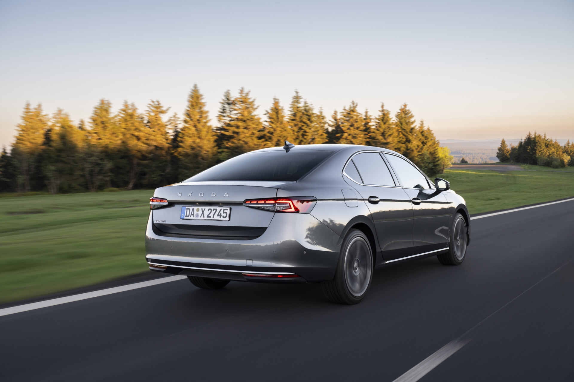 64_skoda_superb_hatch_lk_4eb82cad-1920x1280