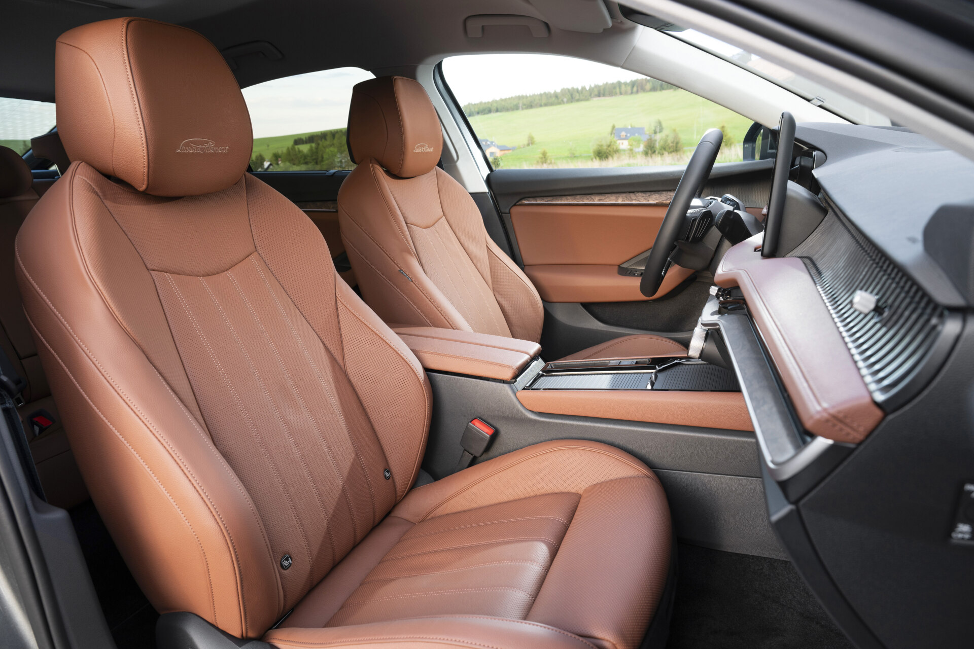 71_skoda_superb_hatch_lk_b9eeb65f-1920x1280