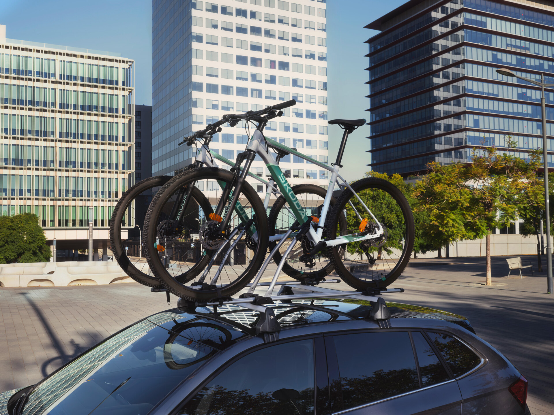 scl_fl_bs_acc_product_shot_2_lockable_bicycle_rack_stainless_steel_7dc5534c_9f9aa13e-1920x1440