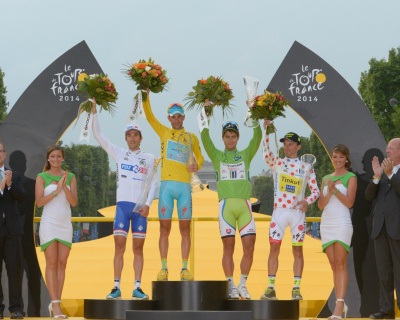ŠKODA gratuluje Vincenzovi Nibalimu k víťazstvu      na Tour